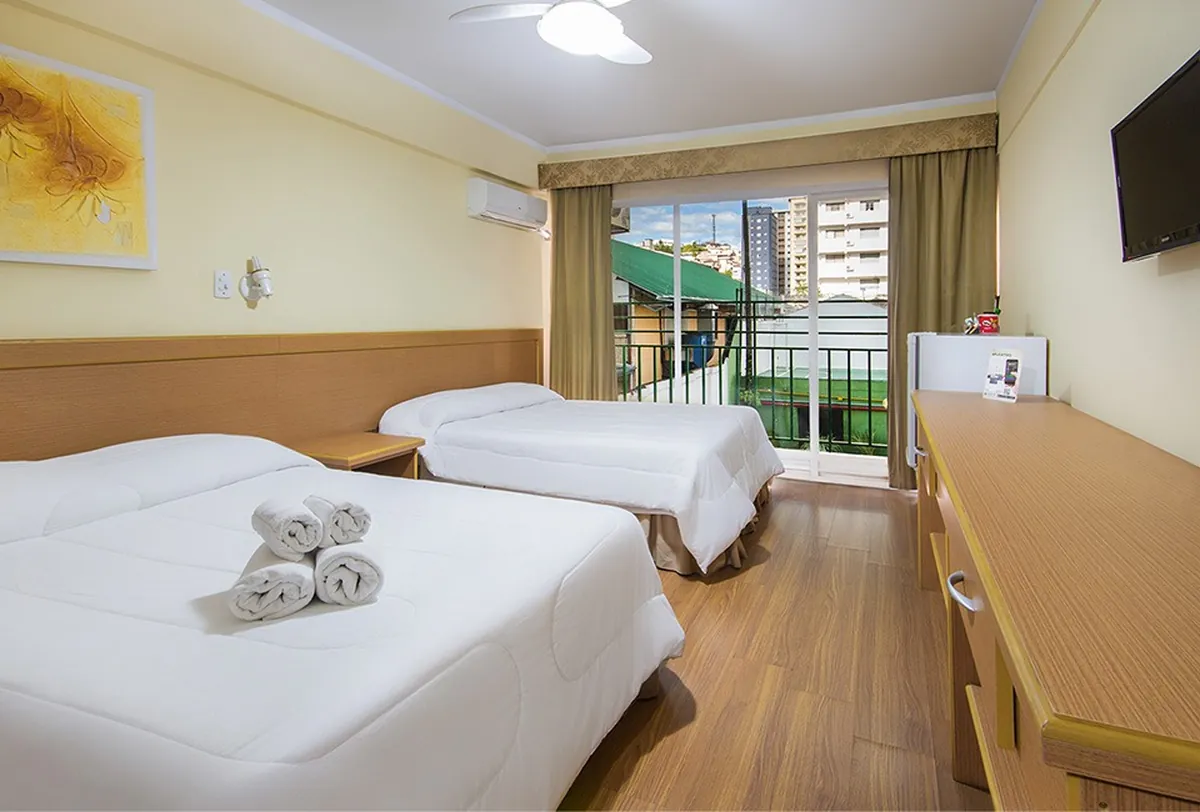 Apartamento com sacada do Hotel Nacional Inn Poços de Caldas