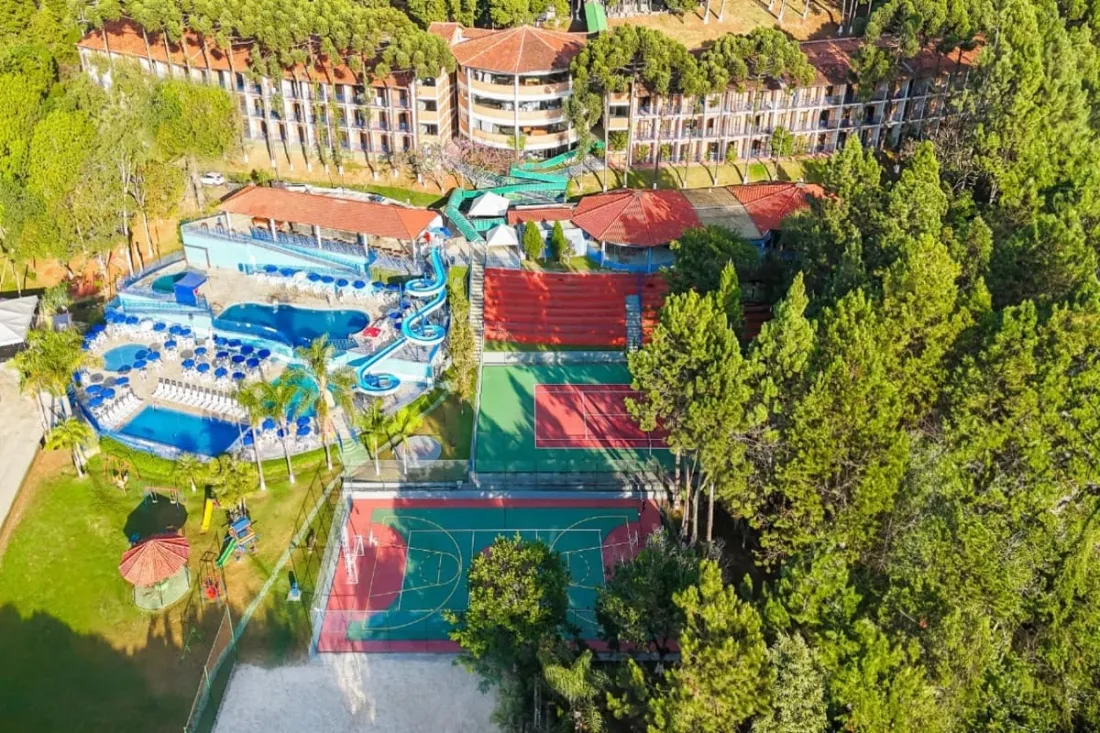 Vista aérea das piscinas do Vilage Inn